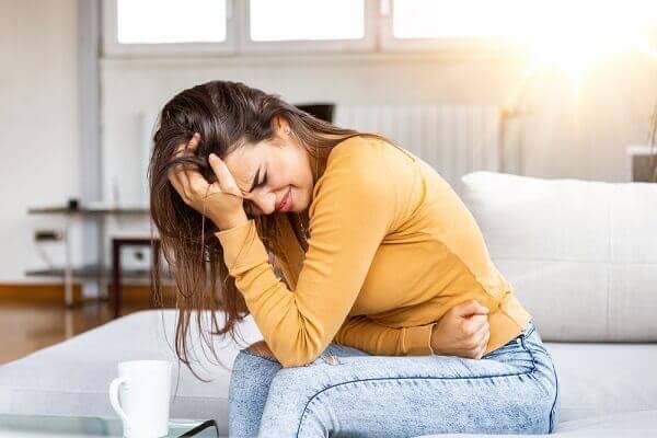 पीरियड्स के दर्द (menstrual cramps) का घरेलू उपचार